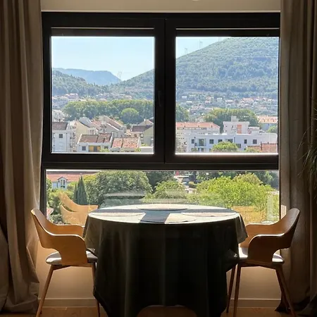 Flora Apartman *